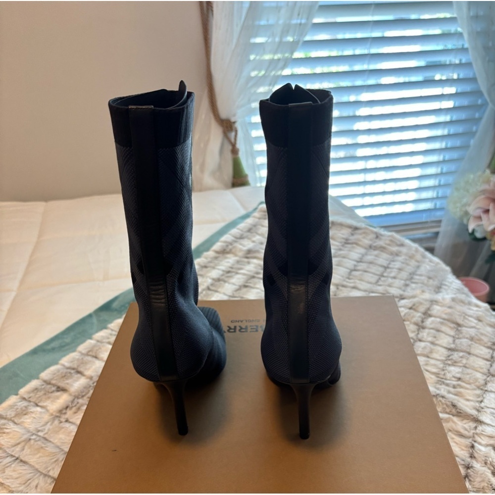 authentic Burberry dolman, booties in grey size 39.5 - Picture 3 of 9